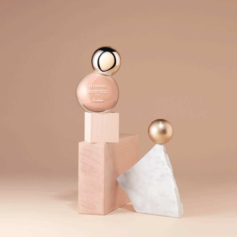 Elodie Farge • Guerlain • LEssentiel • Gif • 01