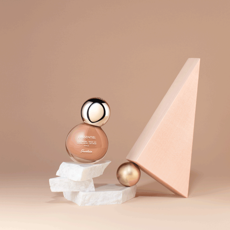 Elodie Farge • Guerlain • LEssentiel • Gif • 02