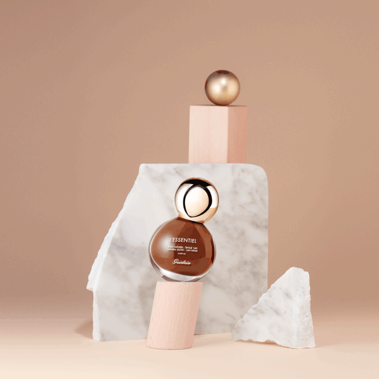 Elodie Farge • Guerlain • LEssentiel • Gif • 03